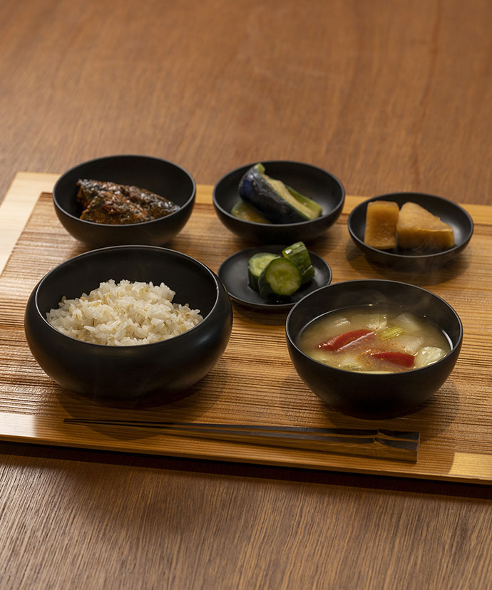 艾*郎様 茅乃舎別誂え 応量器 墨　一部欠けあり 茅乃舎別誂え 応量器 墨 ｜茅乃舎(かやのや)｜久原本家通販サイト（公式）