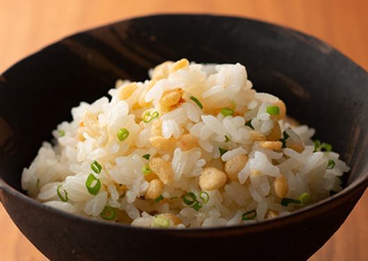 茅乃舎だしのだし炊きごはん　天かすと葱